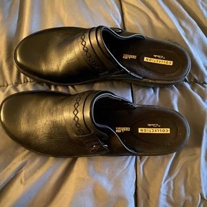 Clarks clogs 8 1/2